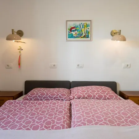 Between And Sea Apartment