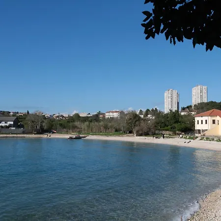 Between And Sea Apartment *
